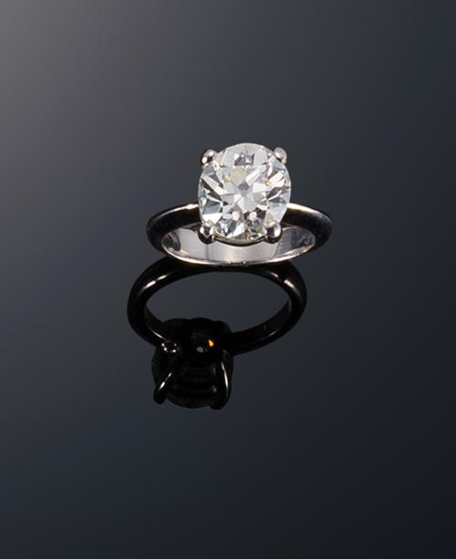 616   -  <p><span class="object_title">Solitario con diamante talla brillante antigüa europea de 3,95cts</span></p>