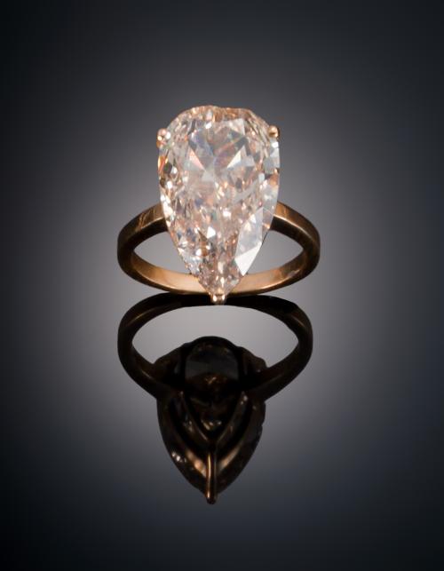811   -  <p><span class="object_title">SORTIJA CON DIAMANTE</span></p>