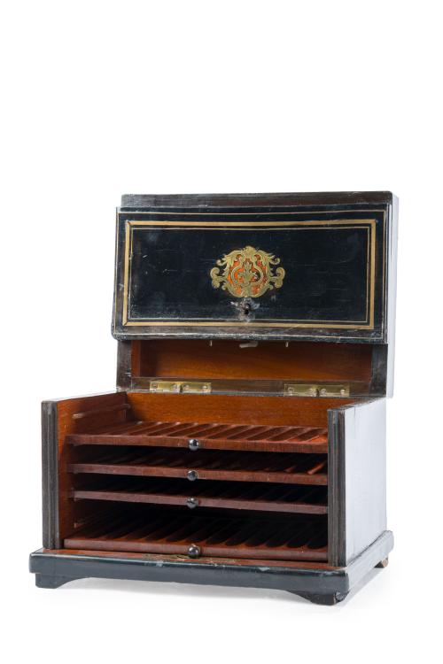 Caja purera Napoleón III, Francia, s. XIX. En madera ebon