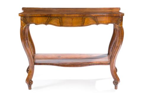 Consola en madera de nogal, España, pp. s. XX Con balda i