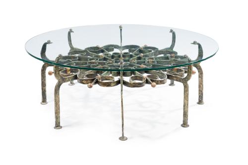 Mesa baja de centro con patas en hierro forjado y tapa en c