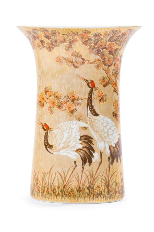 Jarrón en porcelana alemana de inspiración oriental con dec