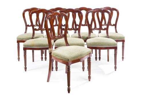 Juego de comedor de estilo inglés en madera de caoba. S .XX
