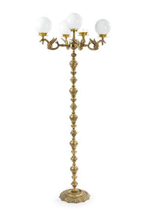 Lámpara de pie en bronce dorado de 5 luces con tulipas en f