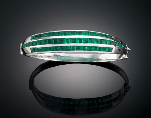 PULSERA RÍGIDA CON ESMERALDAS