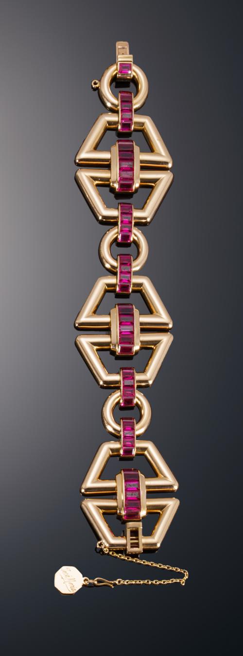 608   -  <p><span class="object_title">PULSERA CHEVALIER CON RUBÍES REALIZADA EN ORO DE 18KTS </span></p>
