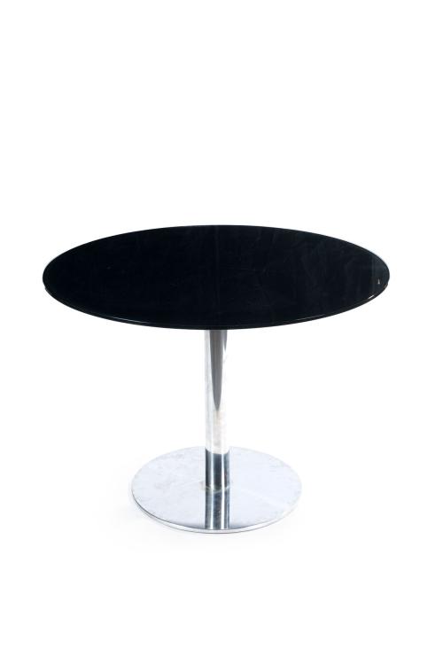 Juego de diseño contemporáneo formado por: mesa de comedor 