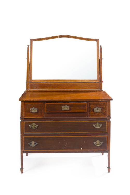 Cómoda con espejo estilo Carlos IV en madera de caoba. 