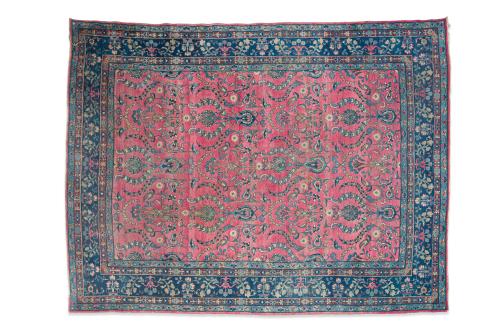 714   -  <p><span class="object_title">Alfombra oriental en lana anudada a mano, S. XX<br/>Decoración de motivos florales y vegetales estilizadas sobre campo color coral. </span><br></p>