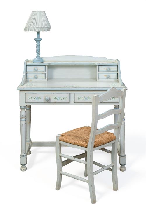 Dormitorio infantil en madera pintada con decoración de ram