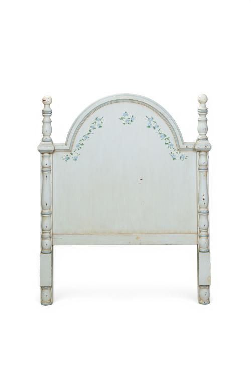 Dormitorio infantil en madera pintada con decoración de ram