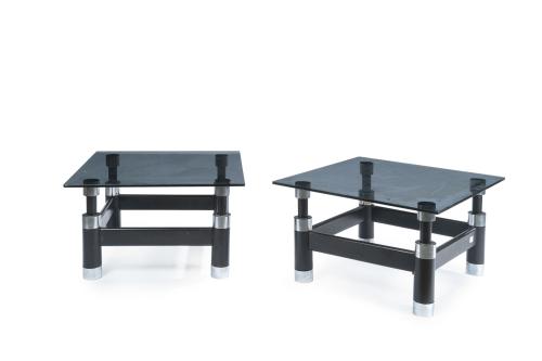 Pareja de mesitas auxiliares en madera pintada de negro con