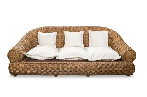 Conjunto de jardín en mimbre formado por: sofá, pareja de b