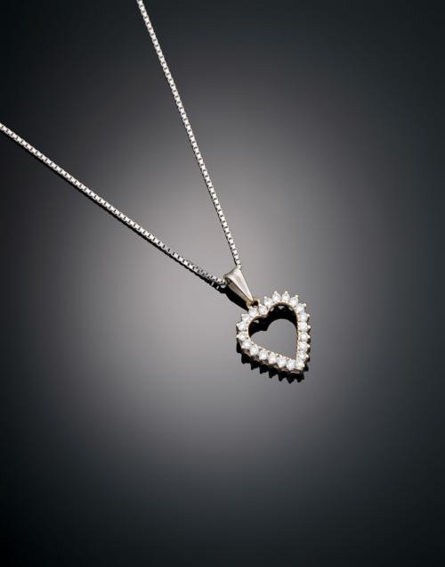 COLGANTE DE CORAZÓN CON CADENA