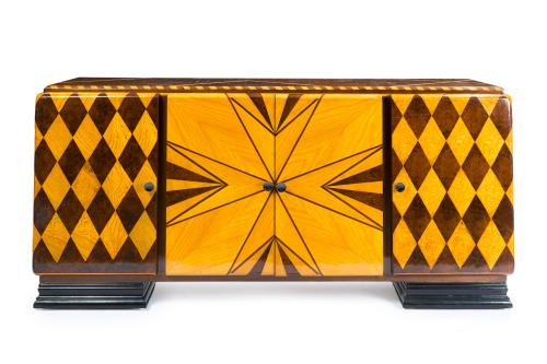 Mueble aparador estilo Mid-centuryEn madera chapeada con 