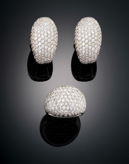 CONJUNTO DE PENDIENTES Y SORTIJA EN ORO Y DIAMANTES