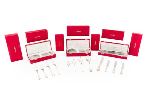 100   -  <p><span class="object_title">LE MUST DE CARTIER<br/>"La Maison de Louis Cartier"<br/>Importante cubertrería para 12 servicios en plata de ley 925.</span><br></p>