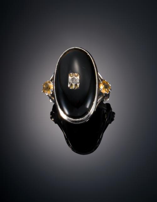 872   -  <p><span class="object_title">SORTIJA DE ONIX CABUJÓN CON DIAMANTE Y CITRINO </span></p>