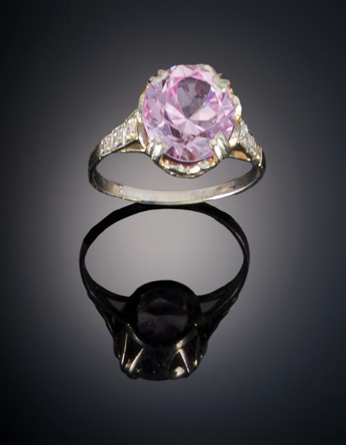 927   -  <p><span class="object_title">SORTIJA PLATINO CON ROSA DE FRANCIA Y BRILLANTES </span></p>