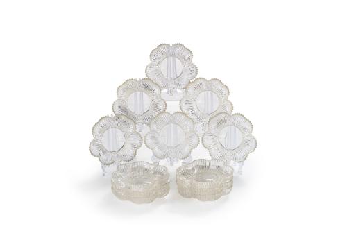 166   -  <p><span class="object_title">Juego de 12 platitos para helado en cristal centroeuropeo moldeado y tallado en forma de hojas.</span><br></p>