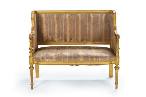 232   -  <p><span class="object_title">Banco de estilo Luis XVI en madera tallada y dorada. Francia, S. XIX. </span><br></p>