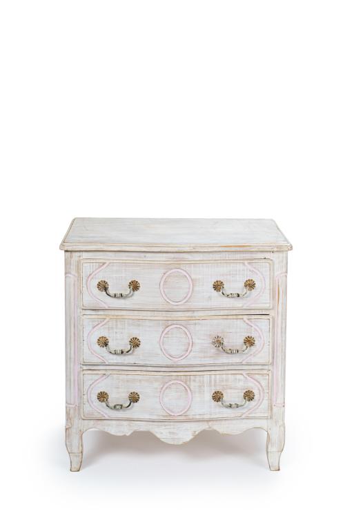 623   -  <p><span class="object_title">Cómoda en madera tallada y decapada de pino. Principios S. XX.</span><br></p>