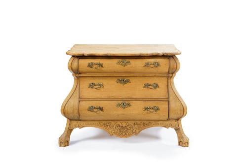642   -  <p><span class="object_title">Cómoda holandesa en madera de roble decapada. S. XIX. </span><br></p>