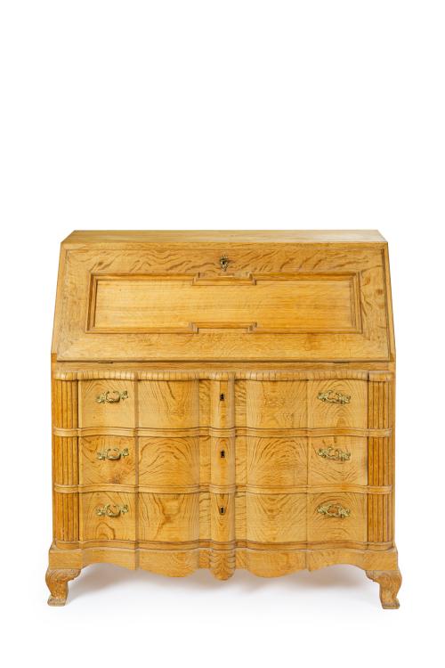 629   -  <p><span class="object_title">Cómoda escritorio danesa en madera de roble decapada.</span><br></p>