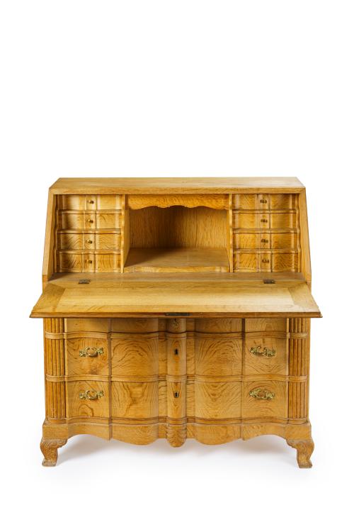 Cómoda escritorio danesa en madera de roble decapada.