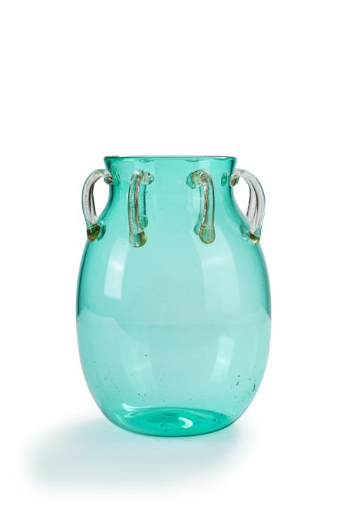 644 - <p><span class="object_title">Jarrón vintage tipo ánfora en vidrio soplado verde de Murano con original cuello cuajado de asas. </span><br></p>