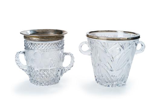 170   -  <p><span class="object_title">Lote de dos hieleras con asas en cristal moldeado y tallado con embocaduras en plata española punzonada. </span><br></p>