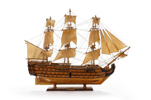592   -  <p><span class="object_title">"Soleil Royal" <br/>Maqueta de barco "Sol Real" en madera pintada y en su color. Fue un navío de línea francés de 104 cañones , buque insignia del almirante Tourville .<br/><br/></span><br></p>