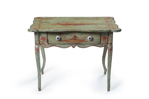 67   -  <p><span class="object_title">Mesa rococó francesa en madera talada y pintada con decoración de chinoisseries. Siglo XVIII.</span><br></p>