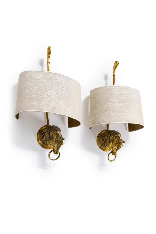 191   -  <p><span class="object_title">Pareja de apliques en bronce dorado con cabezas de caballos con argollas. <br/></span><br></p>