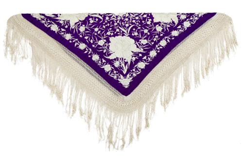 273   -  <p><span class="object_title">Antiguo mantón de Manila en seda bordada con decoración de peonías, dalias y otras flores, sobre fondo morado nazareno con varios registros de marcramé y gran flecadura.</span><br></p>