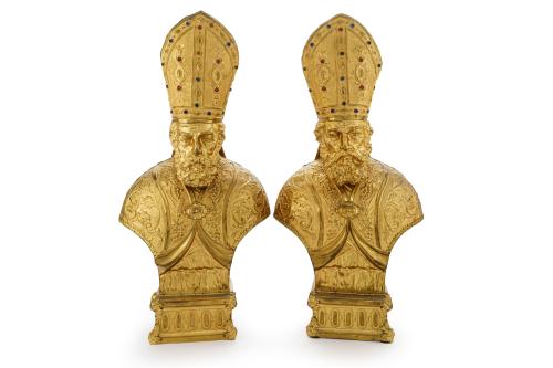 63   -  <p><span class="object_title">ESCUELA ITALIANA, C. 1900.<br/>"San Petronio y San Fancisco de Sales"<br/>Decorativa pareja de bustos en latón dorado bellamente repujado con aplicaciones de cristales de colores facetados. Exquisito trabajo de orfebrería.</span><br></p>
