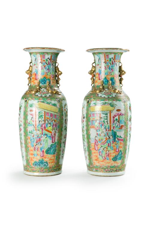 7   -  <p><span class="object_title">Pareja de jarrones en porcelana china,  familia rosa, Cantón, Dinastía Qing, S. XIX. <br/>Profusa decoración de escenas palaciegas en reservas y aves, pájaros e insectos.<br/></span><br></p>