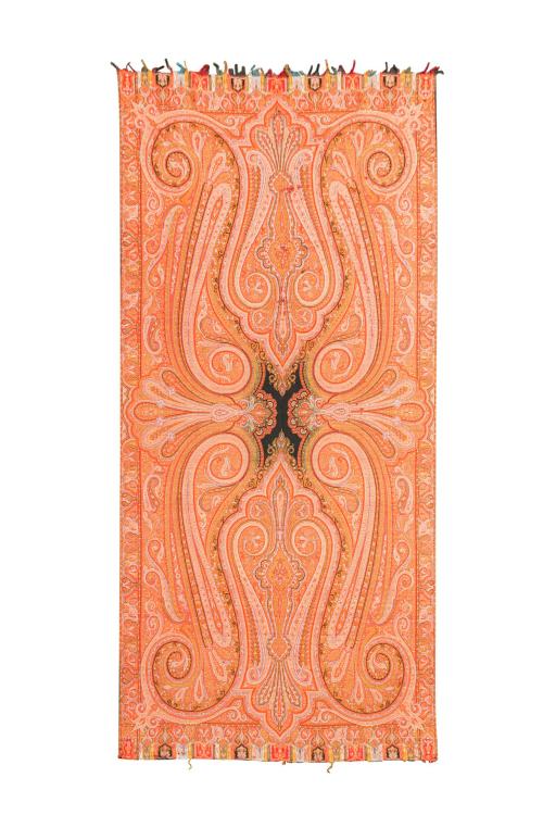 31   -  <p><span class="object_title">Paisley o mantón de 8 puntas de finales del S. XIX. <br/>En color caldero y negro. </span><br></p>