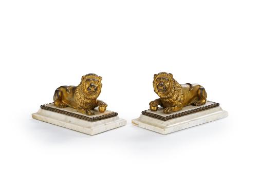 60   -  <p><span class="object_title">Pareja de pisapapeles en bronce dorado y mármol blanco, Italia, ppios S. XIX. </span><br></p>