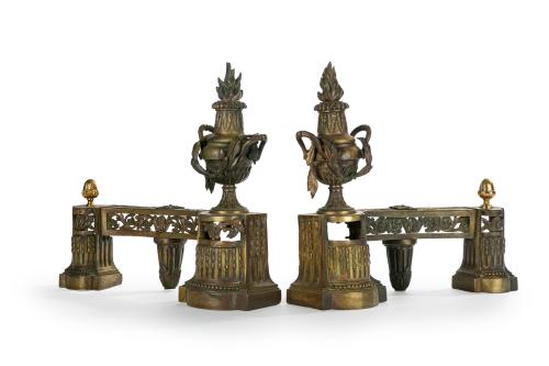 217   -  <p><span class="object_title">Pareja de morillos en bronce dorado y calado de estilo Luis XVI, s. XIX.</span><br></p>