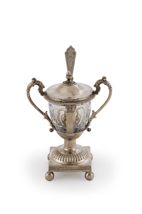 106   -  <p><span class="object_title">Azucarero en forma de copa con asas en plata de ley 950 y cristal moldeado. Francia, S. XIX.</span><br></p>