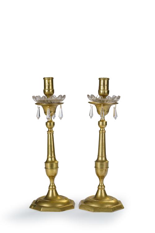 216   -  <p><span class="object_title">Pareja de candeleros en metal dorado, C. 1900.</span><br></p>