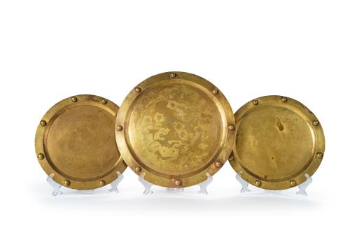 196   -  <p><span class="object_title">Juego de cinco bandejas circulares en latón dorado. México, S. XX. </span><br></p>