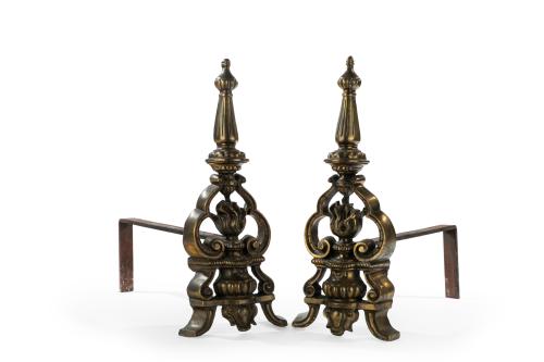237   -  <p><span class="object_title">Pareja de morillos con frente en bronce dorado de formas recortadas y remates apuntados. S. XIX.</span><br></p>