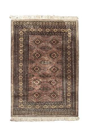 37   -  <p><span class="object_title">Alfombra persa en lana, Pakistan. Decoración de motivos geométricos sobre campo gris. <br/></span><br></p>