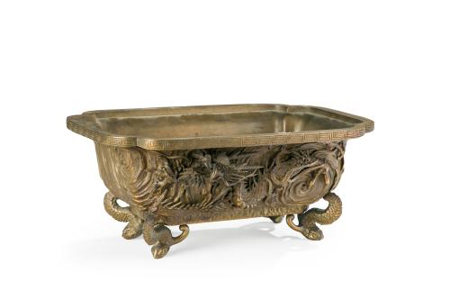 18   -  <p><span class="object_title">Jardinera en bronce dorado. China, S. XIX.</span><br></p>