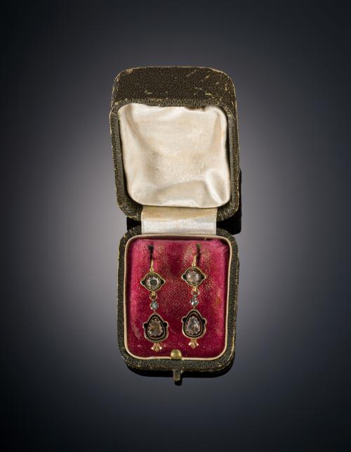 666   -  <p><span class="object_title">PENDIENTES LARGOS SIGLO XIX</span></p>