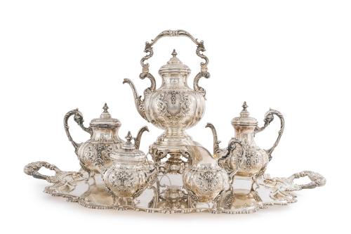 169   -  <p><span class="object_title">MAZZUCATO-ITALIA<br/>Importante juego de café y té en plata italiana, ley 925. Con marcas de Mazzucato, Milán.</span><br></p>
