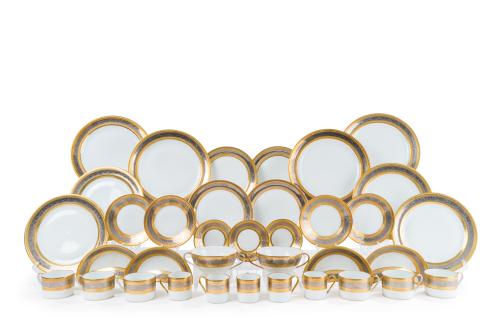 LIMOGES-FRANCIA. ORO Y PLATINO.Exclusiva vajilla en porce