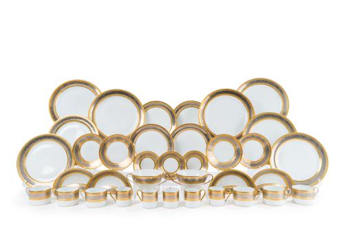 LIMOGES-FRANCIA. ORO Y PLATINO.Exclusiva vajilla en porce